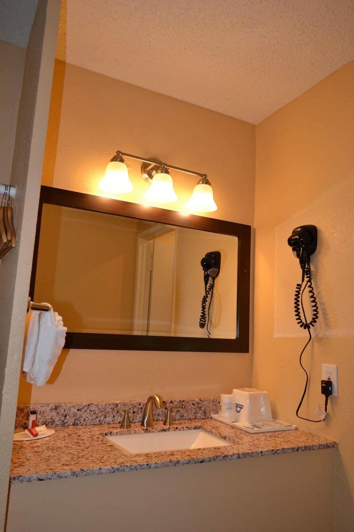 Days Inn Spokane Eksteriør bilde