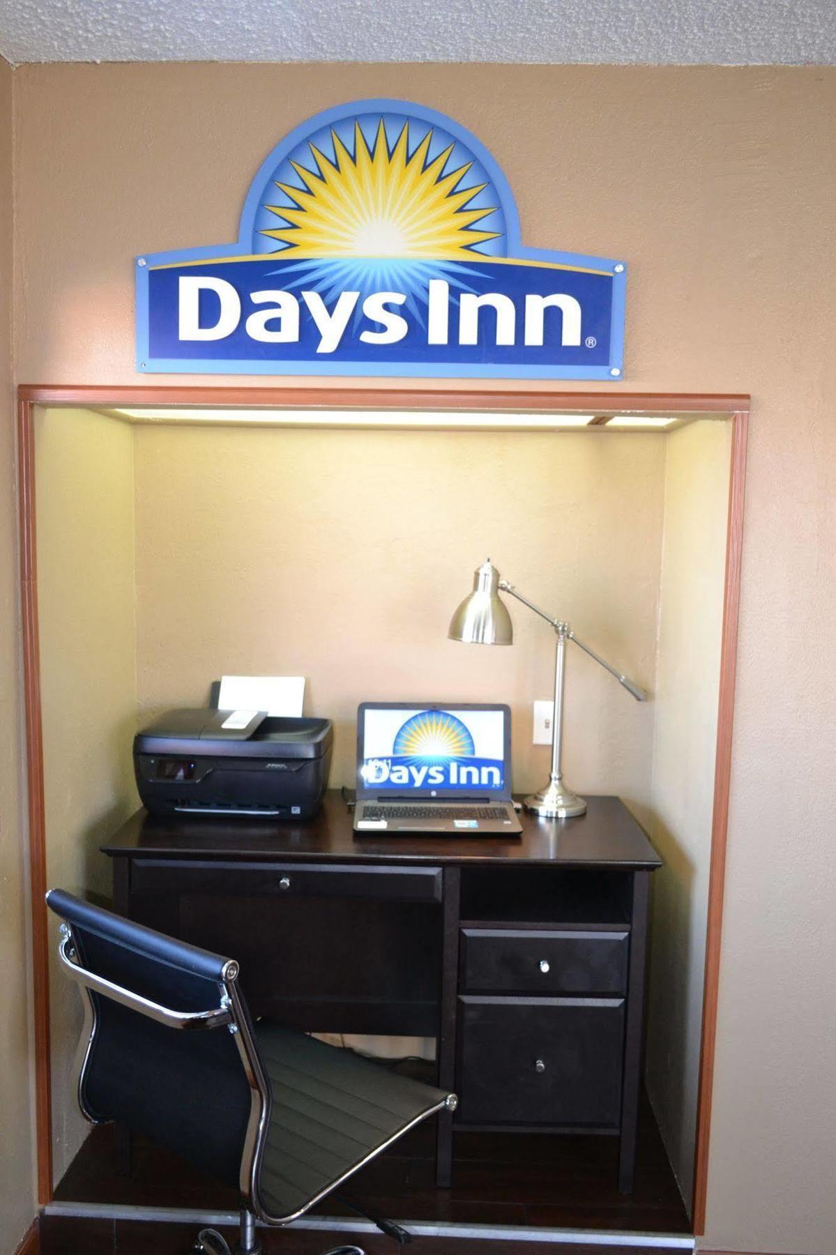 Days Inn Spokane Eksteriør bilde